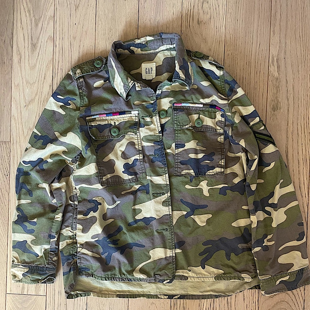 GAP Women’s Camo Swing Shirt Jacket